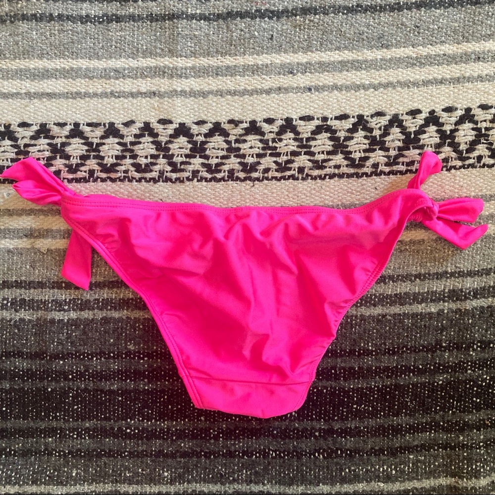 💕 Pink Bikini - Picture 2 of 3